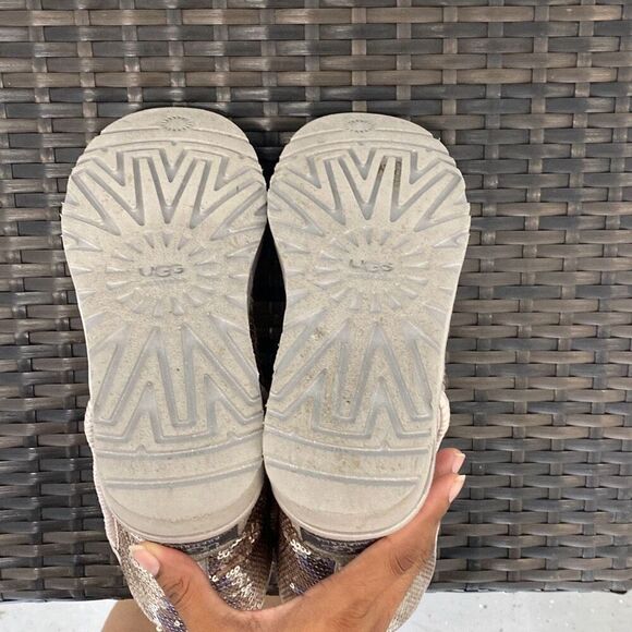 UGG silver sequence boots women’s size 6 - Picture 5 of 7